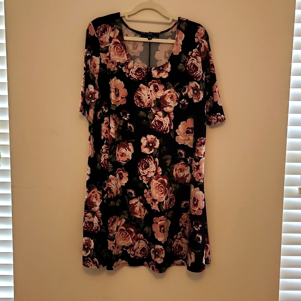 Floral dress, size 1X - Picture 1 of 5